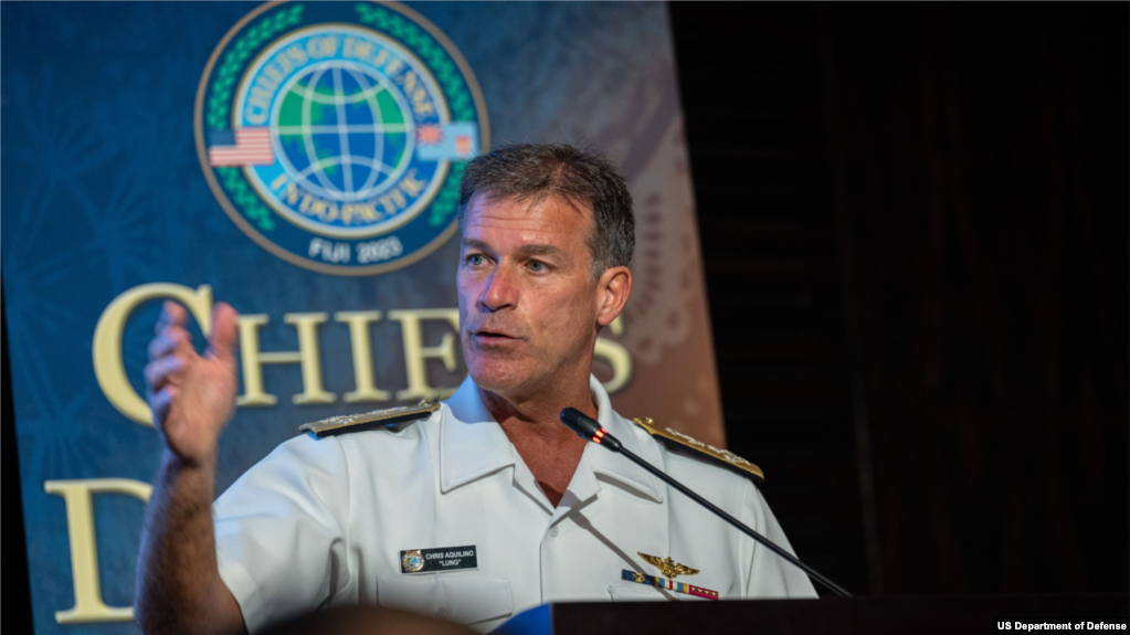 美军印太司令部司令海军上将约翰·阿奎利诺（John Aquilino）2023年8月15日在斐济印太防长年度会议上发言。（美军印太司令部照片）(photo:VOA)