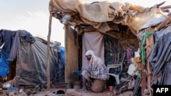 La crise sécuritaire au Mali se double d'une crise humanitaire et politique profonde.