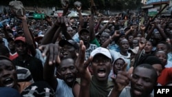 Wafuasi wakimshangilia Raila Odinga Machi 20, 2023. Picha na YASUYOSHI CHIBA/AFP.