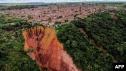 Insiden erosi yang terjadi di Buriticupu, negara bagian Maranhao, Brasil, 21 April 2023. (Foto: AFP