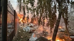 Serangan roket Rusia menyebabkan kebakaran di Kyiv, Ukraina, Kamis, 21 September 2023. (Foto: via AP)