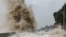 Dalam foto yang dirilis oleh Xinhua, ombak besar menghantam pantai menjelang pendaratan Topan Gaemi di distrik Sansha, Kabupaten Xiapu, Provinsi Fujian, China tenggara. (Xinhua via AP)