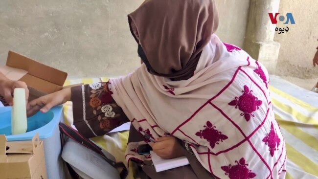 د چمن پلوشه عبدالله له تېرو څو کلونو راهيسې د پوليو مخنيوي په پروګرام کې کار کوي