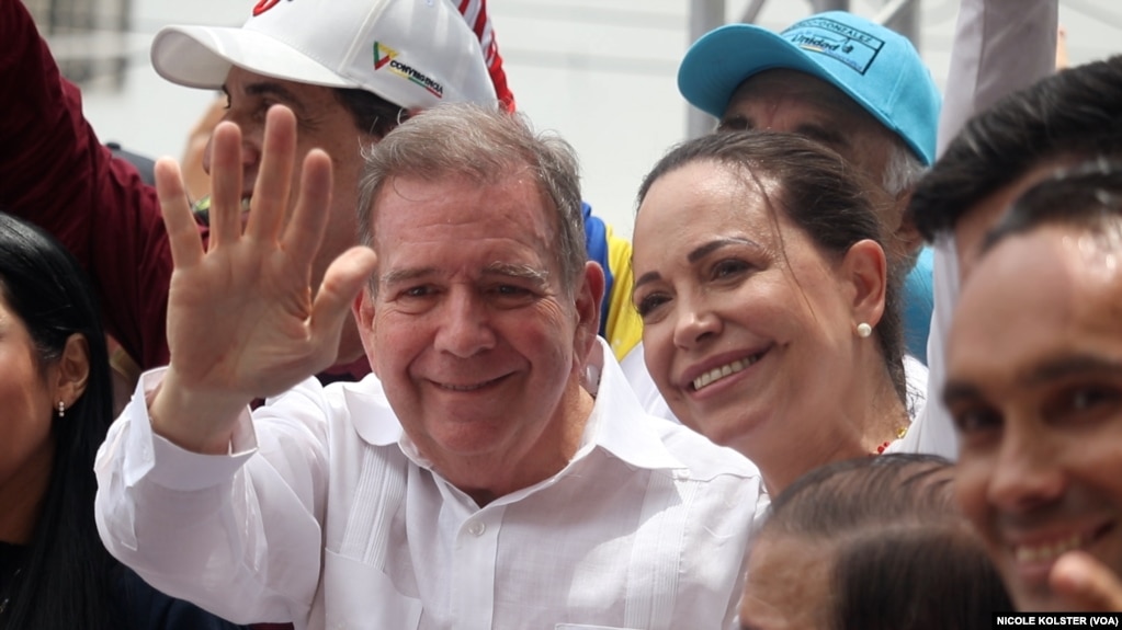 Edmundo González y María Corina Machado en su primer acto de masas juntos. 18 de mayo de 2024. La Victoria, Venezuela
