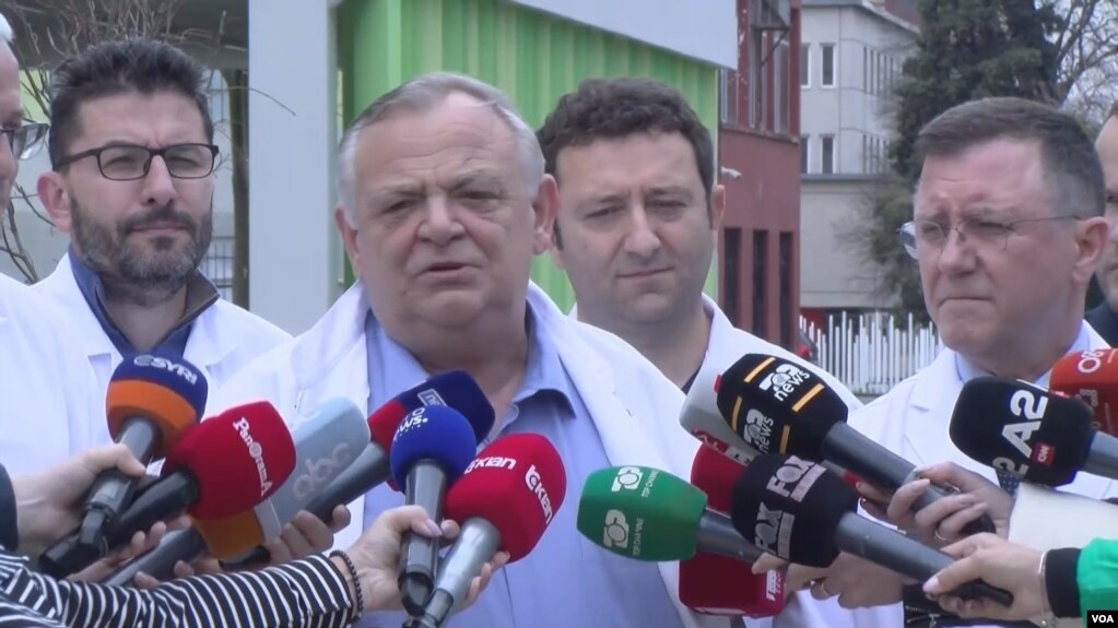 Ekipi i mjekëve që realizuan ndërhyrjen kirurgjikale
