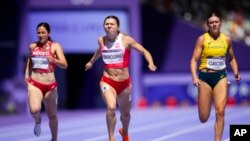 Krystsina Tsimanouskaya (center) of Poland competes in the women's 200 meters repechage at the 2024 Summer Olympics in Saint-Denis, France, on August 5, 2024.