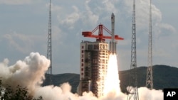 In this photo released by Xinhua News Agency, a modified Long March-6 carrier rocket carrying a new satellite group blasts off from the Taiyuan Satellite Launch Center in north China's Shanxi Province on Tuesday, Aug. 6, 2024. (Zheng Bin/Xinhua via AP)