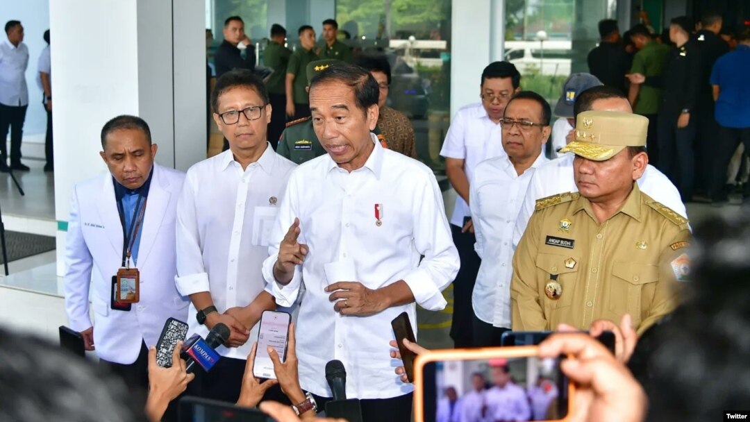 Presiden Joko Widodo di kantor Badan Layanan Umum Daerah (BLUD) Rumah Sakit Konawe di Kabupaten Konawe, Provinsi Sawesi Tenggara, Selasa, 14 Mei 2024.(Foto: Vico - Biro Pers Sekretariat Presiden)