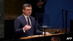 Дмитрий Кулеба выступает на специальной сессии Генеральной Ассамблеи по Украине в штаб-квартире ООН в Нью-Йорке, 22 февраля 2023 года.
