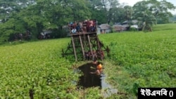 বরগুনায় সেতু ভেঙে মাইক্রোবাস নদীতে পড়ে নিহত ৯ জন