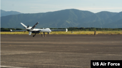 일본 가노야 기지에 배치된 미 공군 MQ-9 '리퍼' 무인기.