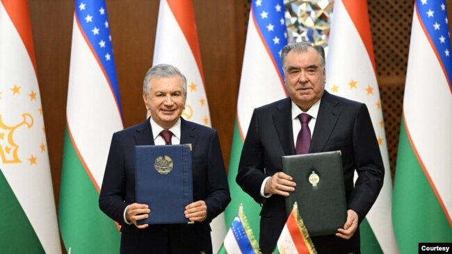 Presidents Shavkat Mirziyoyev, left, and Emomali Rahmon are seen after signing the Uzbekistan-Tajikistan Alliance Treaty and other strategic documents aiming to strengthen bilateral ties as well as cooperation on regional issues, Dushanbe, April 18, 2024. (president.uz)