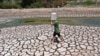 Gần 74.000 hộ gia đình ở Đồng bằng sông Cửu Long thiếu nước do nạn khô hạn