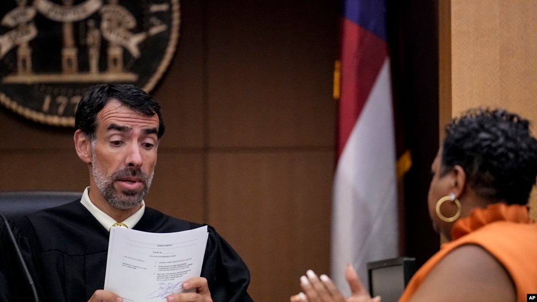 County Clerk Che Alexander, right, speaks with Fulton County Superior Court Judge Robert McBurney in Atlanta, Aug. 14, 2023.