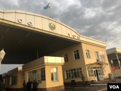 Tajikistan-Uzbekistan border crossing, Tashkent region, Uzbekistan, January 2023. (Navbahor Imamova/VOA)