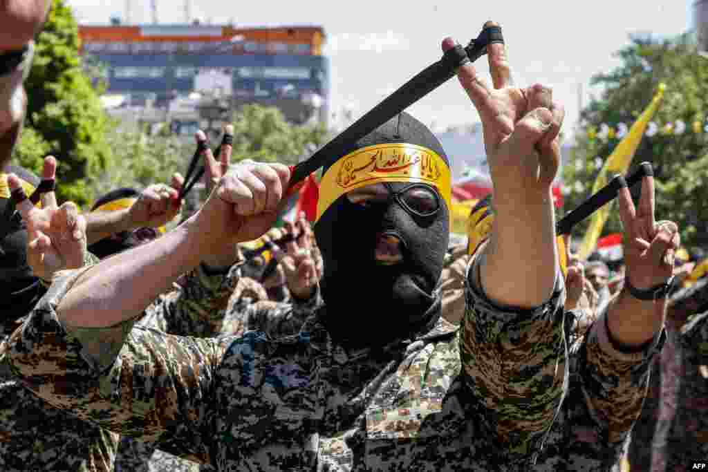 ایران میں یومِ القدس کی مناسبت سے ریلی کے دوران نیم فوجی دستے بھی شریک ہوئے۔ 