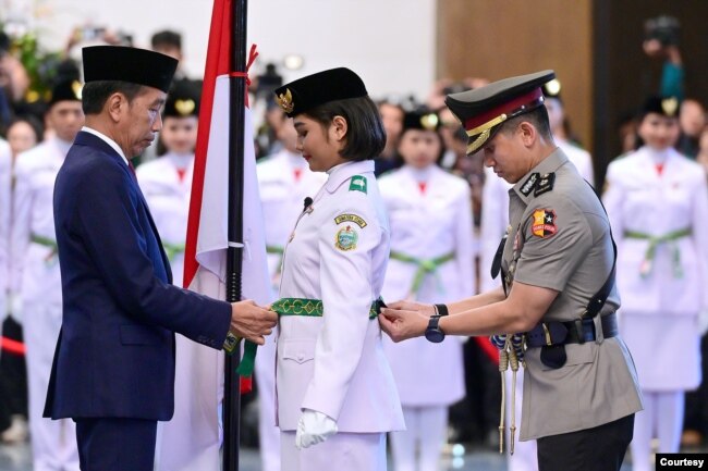 Upacara pengukuhan anggota Paskibraka oleh Presiden Joko Widodo di Istana Negara, Ibu Kota Nusantara, Kalimantan Timur, Selasa (13/8). (Courtesy: Setpres RI)