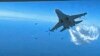 Foto yang diambil dari video yang dirilis pada Kamis, 16 Maret 2023, menunjukkan Su-27 Rusia mendekati bagian belakang drone MQ-9 dan mulai melepaskan bahan bakar saat melintas di atas Laut Hitam, kata Pentagon.(Departemen Pertahanan AS via AP)