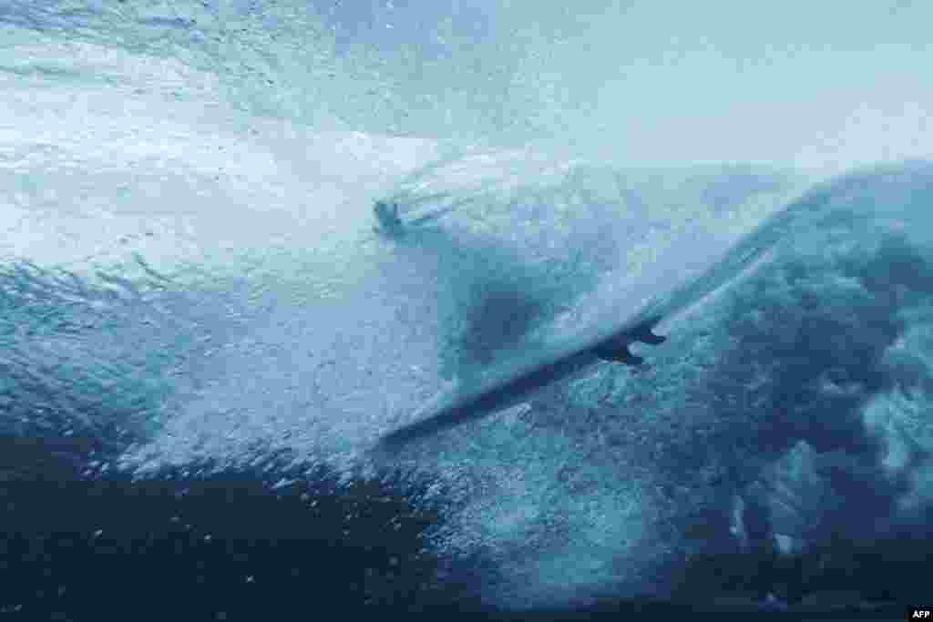 A surfer takes part in a training session in Teahupo&#39;o, on the French Polynesian Island of Tahiti, July 22, 2024, ahead of the Paris 2024 Olympic Games.