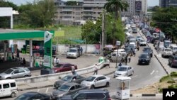 Au Nigeria, les prix du carburant ont triplé après l'annonce du président Bola Tinubu de la suppression des subventions sur le carburant.