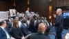 CEO dan Presiden dari Boeing, Dave Calhoun, memintaan maaf kepada keluarga korban kecelakaan 737 MAX di sela sesi sidang dengan anggota Senat AS, di Gedung Capitol, Washington, pada 18 Juni 2024. (Foto: AP/Manuel Balce Ceneta)