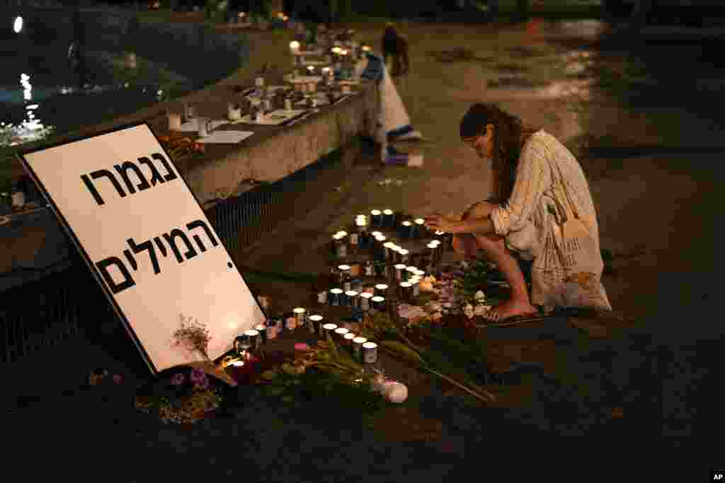 XAMAS hujumida o&#39;lganlar xotirasiga yoqilgan shamlar, Tel-Aviv, Isroil