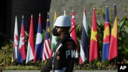 An Indonesian soldier guards in front of Meruorah hotel in Labuan Bajo, East Nusa Tenggara province, Indonesia, May 8, 2023.