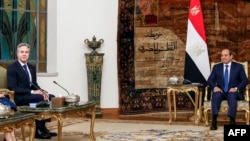 រដ្ឋមន្ត្រី​ការបរទេស​សហរដ្ឋអាមេរិក​លោក Antony Blinken ជួប​ពិភាក្សា​ជាមួយ​ប្រធានាធិបតី​អេហ្ស៊ីប​លោក Abdel Fattah al-Sisi នៅ​ទីក្រុង Cairo ប្រទេស​អេហ្ស៊ីប កាលពីថ្ងៃទី១១ ខែមករា ឆ្នាំ២០២៤។ (EVELYN HOCKSTEIN / POOL / AFP)