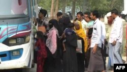 ဘင်္ဂလားဒေ့ရှ်မြန်မာနယ်စပ်မြို့ Teknaf မှာ မြန်မာကိုယ်စားလှယ်အဖွဲ့လာရောက်စဉ်အတွင်းတွေ့ဆုံခဲ့တဲ့ ရိုဟင်ဂျာဒုက္ခသည်များ (မတ် ၁၅၊ ၂၀၂၃)