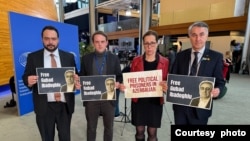 Avropa Parlamenti üzvləri Qubad İbadoğlunun azad edilməsinə çağırır