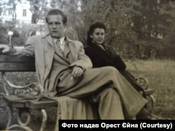 Батьки Ореста Єйни виїхали з України під час Другої світової війни, побоюючись радянських репресій