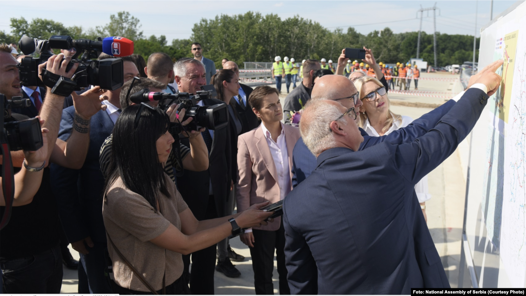 Delegacije Srbije i Republike Srpske na graničnom prelazu Sremska Rača između Srbije i Bosne i Hercegovine (Foto: Narodna skupština Republike Srbije)