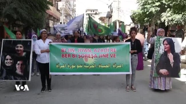 ژنانی کورد لە شاری حەلەب لە ساڵیادی گیان لەدەستدانی ژینا ڕژانە سەر شەقامەکان