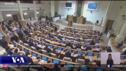 Parlamenti i Gjeorgjisë rrëzon projektligjin për “agjentët e huaj”