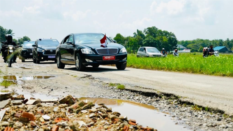 Setelah Viral, Pemerintah Pusat Ambil Alih Perbaikan Jalan di Lampung