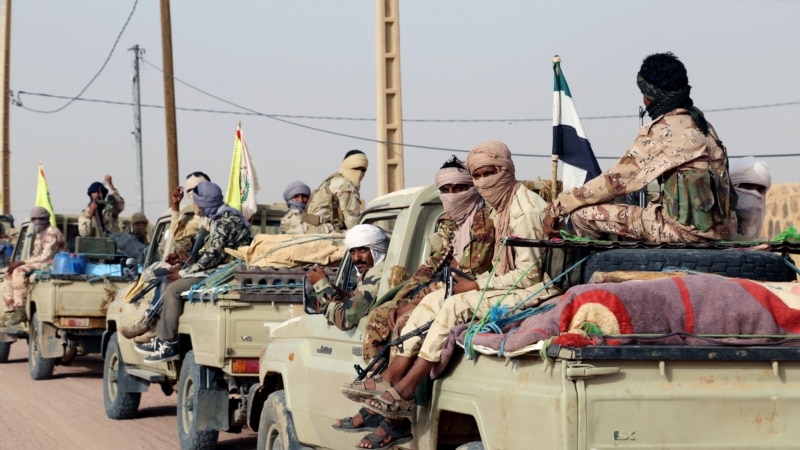 Des hommes armés s'emparent de deux camps militaires au Mali