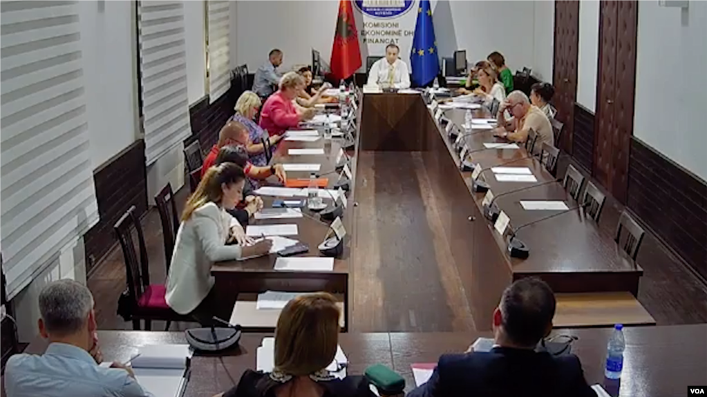 Komisioni parlamentar i ekonomisë diskuton mbi industrinë ushtarake