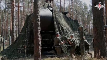 Men bir tojikni sorib oldim. Qizlar mini yubka va paypoq porno