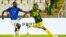 L'attaquant malien Nene Dorgeles (R) se bat pour le ballon avec le milieu de terrain namibien Deon Hotto pendant le match de football du groupe E de la Coupe d'Afrique des Nations (CAN) 2024 au Stade Laurent Pokou à San Pedro, le 24 janvier 2024. (Photo SIA KAMBOU / AFP)