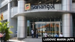 Entrada da sede da Sonagol, empresa de produção de petróleo e gás natural em Lunada, Angola.