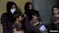 18 yaşındaki Merve ve 45 yaşındaki Rabia, Pakistan'da Batılı hükümetlerin Afganları korumak için oluşturdukları özel vizelerini bekliyorlar. 