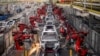 中国浙江金华零跑科技有限公司生产智能电动汽车车间里的机器臂。（2023年4月26日）