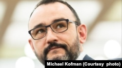 Майкл Кофман, американський військовий аналітик, експерт із Збройних сил Російської Федерації. Директор Програми вивчення Росії в CNA.