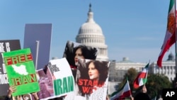 Demonstranti na Nacionalnom molu u Vašingtonu u znak protesta protiv iranskog režima, 22. oktobar, 2022. (Foto: AP/Jose Luis Magana)