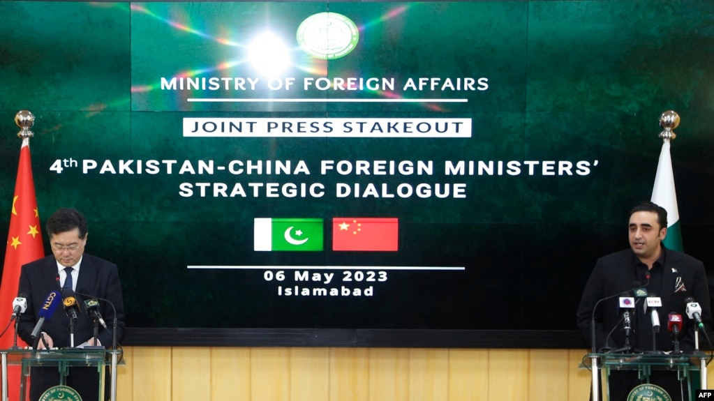 Pakistan's Foreign Minister Bilawal Bhutto Zardari, right, hosts a press conference with his Chinese counterpart Qin Gang at the foreign ministry in Islamabad, Pakistan, on May 6, 2023.