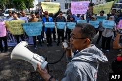 Journalists protest the latest draft revision of the broadcasting law, which they consider a threat to press freedom, in Banda Aceh, Indonesia, on May 27, 2024.