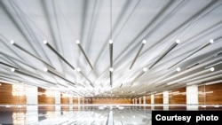 'Suspended Light Pillars,' designed by artist James Carpenter, at the Orrin G. Hatch U.S. Courthouse in Salt Lake City, Utah. (James Carpenter Design Associates Inc)