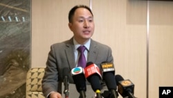 He Jiankui, ahli biofisika China yang mengedit gen bayi dalam konferensi pers di Beijing, 21 Februari 2023. 