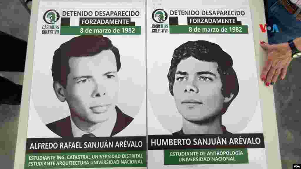 Carteles con las fotografías de los hermanos desaparecidos Alfredo y Humberto Sanjuán Arévalo, desaparecidos en 1982 y a los que sus familiares aún buscan. [Foto: Sergio Leon/Pixammo]