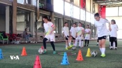 Keça Kurd Eyenda Dixwaze Bibe Lehenga Futbolê